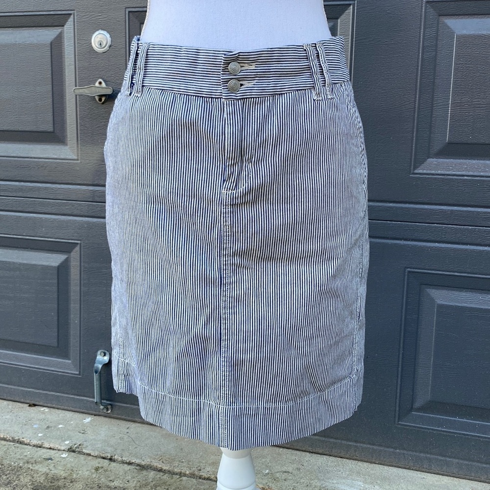 Gap Jeans Skirt- Sz 6 great condition Ready for Spring!